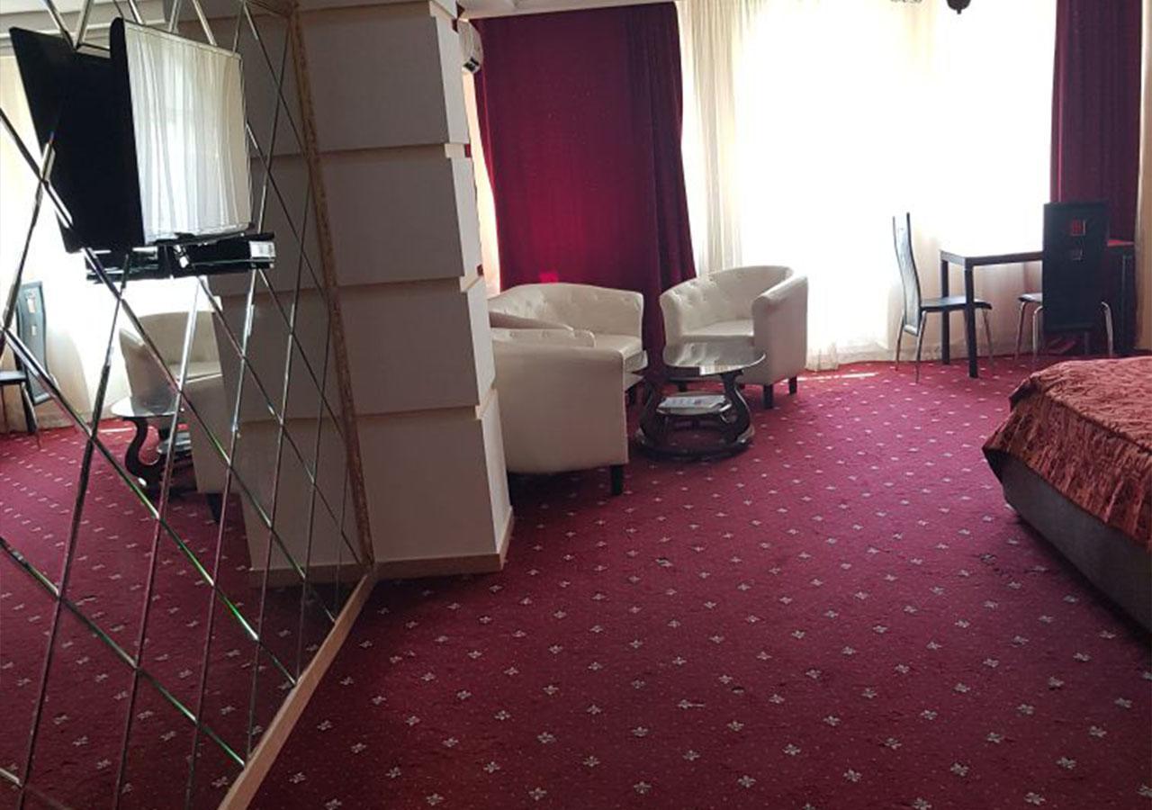 Emperum Nelson Hotel Chisinau Exterior photo